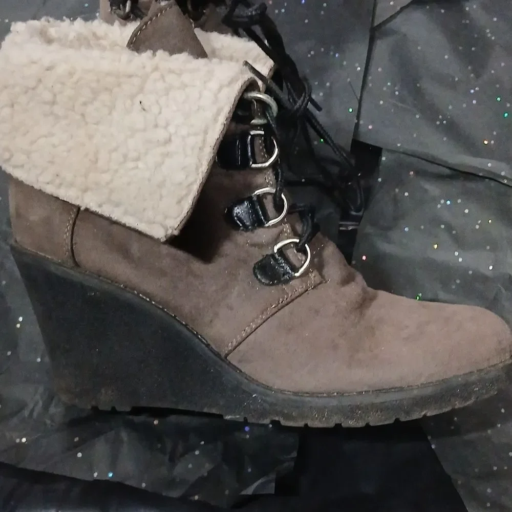 Route 66 Wedge Heeled Vegan Leather Ankle Boots W/Faux Fur Size 8